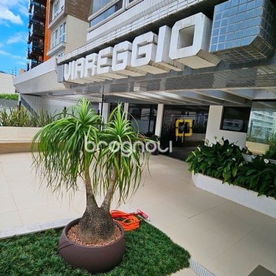 Apartamento com 146m², 4 quartos (sendo 1 suíte), 2 garagens, no bairro Centro em Florianópolis