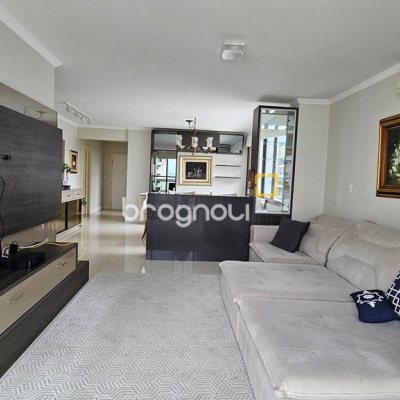 Apartamento com 146m², 4 quartos (sendo 1 suíte), 2 garagens, no bairro Centro em Florianópolis