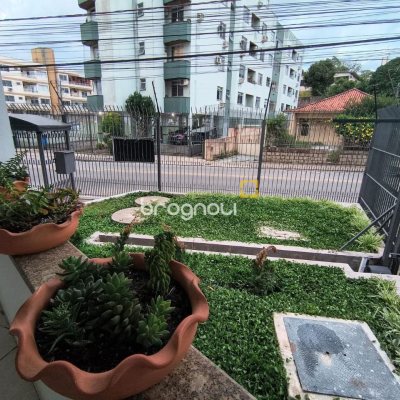 Apartamento com 78m², 3 quartos (sendo 1 suíte), 2 garagens, no bairro Capoeiras em Florianópolis
