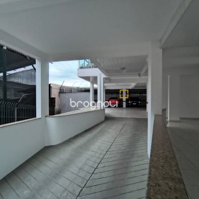 Apartamento com 78m², 3 quartos (sendo 1 suíte), 2 garagens, no bairro Capoeiras em Florianópolis