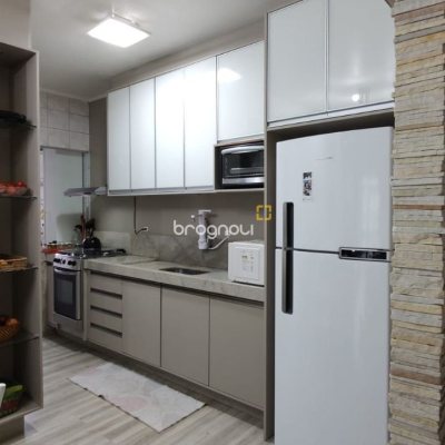 Apartamento com 78m², 3 quartos (sendo 1 suíte), 2 garagens, no bairro Capoeiras em Florianópolis