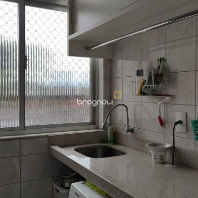 Apartamento com 78m², 3 quartos (sendo 1 suíte), 2 garagens, no bairro Capoeiras em Florianópolis