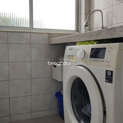 Apartamento com 78m², 3 quartos (sendo 1 suíte), 2 garagens, no bairro Capoeiras em Florianópolis
