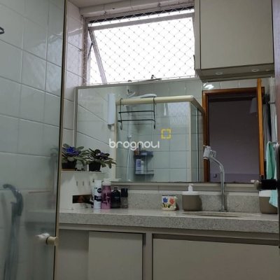 Apartamento com 78m², 3 quartos (sendo 1 suíte), 2 garagens, no bairro Capoeiras em Florianópolis