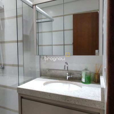 Apartamento com 78m², 3 quartos (sendo 1 suíte), 2 garagens, no bairro Capoeiras em Florianópolis