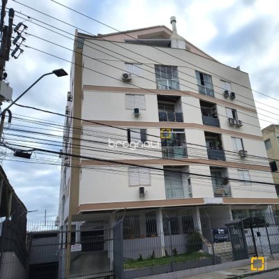 Apartamento com 78m², 3 quartos (sendo 1 suíte), 2 garagens, no bairro Capoeiras em Florianópolis