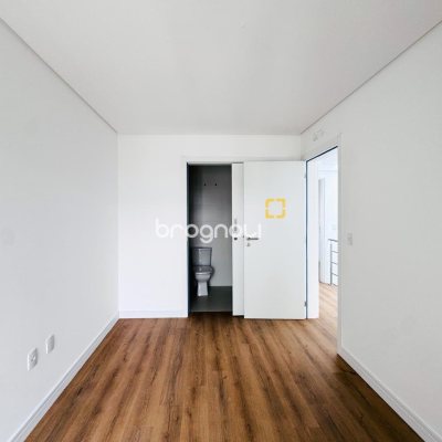 Casa com 132m², 3 quartos (sendo 3 suítes), 2 garagens, no bairro Campeche em Florianópolis
