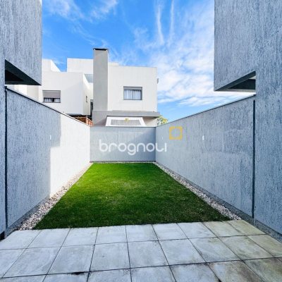 Casa com 132m², 3 quartos (sendo 3 suítes), 2 garagens, no bairro Campeche em Florianópolis