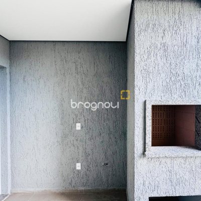 Casa com 132m², 3 quartos (sendo 3 suítes), 2 garagens, no bairro Campeche em Florianópolis