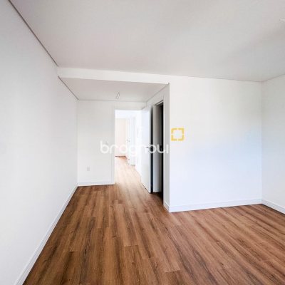 Casa com 132m², 3 quartos (sendo 3 suítes), 2 garagens, no bairro Campeche em Florianópolis