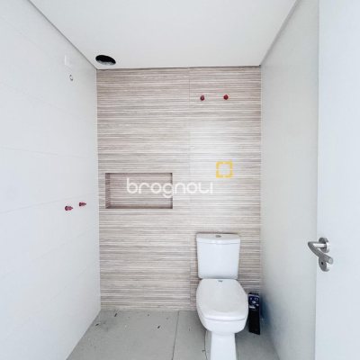 Casa com 132m², 3 quartos (sendo 3 suítes), 2 garagens, no bairro Campeche em Florianópolis