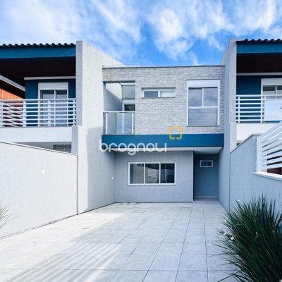 Casa com 132m², 3 quartos (sendo 3 suítes), 2 garagens, no bairro Campeche em Florianópolis