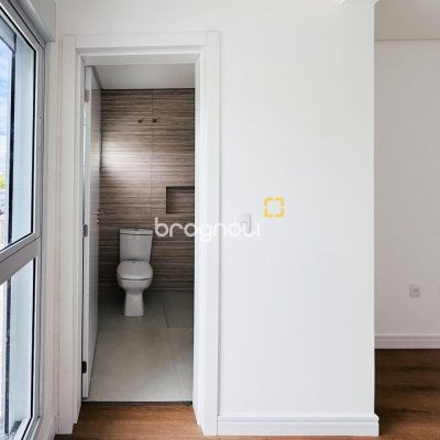 Casa com 132m², 3 quartos (sendo 3 suítes), 2 garagens, no bairro Campeche em Florianópolis