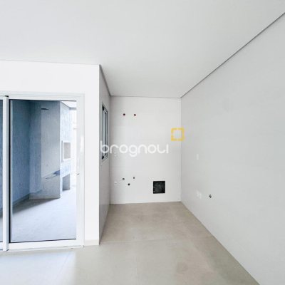 Casa com 132m², 3 quartos (sendo 3 suítes), 2 garagens, no bairro Campeche em Florianópolis