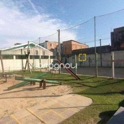 Apartamento com 53m², 2 quartos, 1 garagem, no bairro Capoeiras em Florianópolis