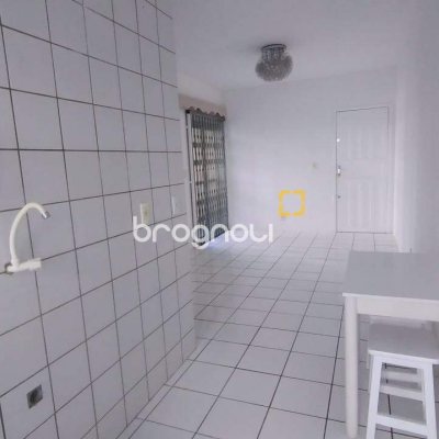 Apartamento com 53m², 2 quartos, 1 garagem, no bairro Capoeiras em Florianópolis
