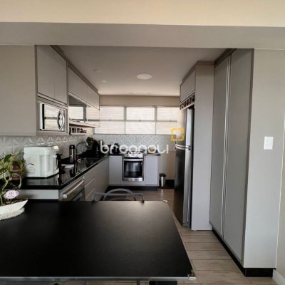 Apartamento com 135m², 3 quartos (sendo 1 suíte), 1 garagem, no bairro Canasvieiras em Florianópolis