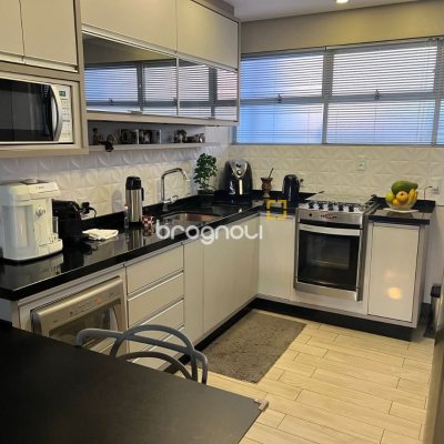 Apartamento com 135m², 3 quartos (sendo 1 suíte), 1 garagem, no bairro Canasvieiras em Florianópolis