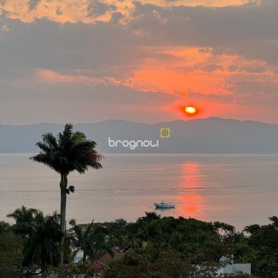 Apartamento com 135m², 3 quartos (sendo 1 suíte), 1 garagem, no bairro Canasvieiras em Florianópolis