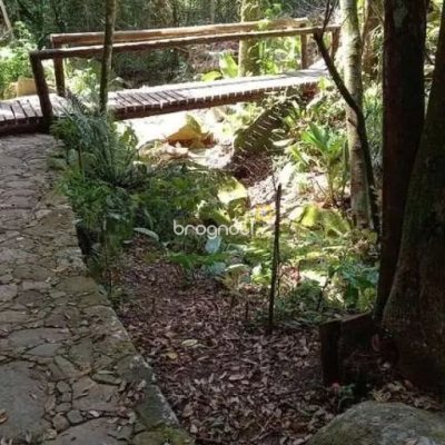 Sítio com 118m², 3 quartos (sendo 1 suíte), 4 garagens, no bairro Vargem do Bom Jesus em Florianópolis
