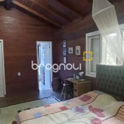 Sítio com 118m², 3 quartos (sendo 1 suíte), 4 garagens, no bairro Vargem do Bom Jesus em Florianópolis
