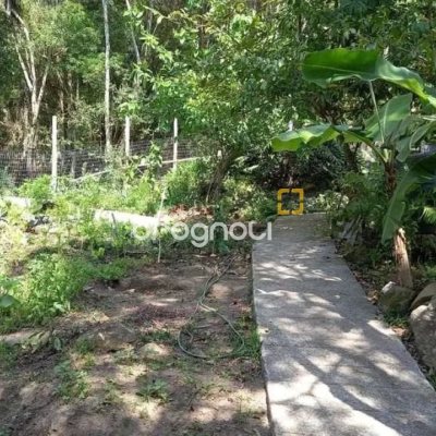 Sítio com 118m², 3 quartos (sendo 1 suíte), 4 garagens, no bairro Vargem do Bom Jesus em Florianópolis