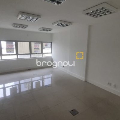 Sala com 32m², no bairro Centro em Florianópolis