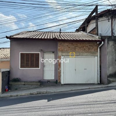 Casa com 107m², 3 quartos (sendo 1 suíte), 1 garagem, no bairro Centro em Florianópolis