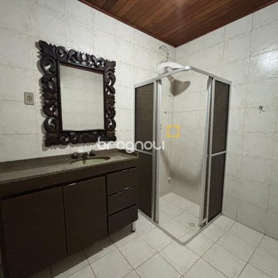 Casa com 107m², 3 quartos (sendo 1 suíte), 1 garagem, no bairro Centro em Florianópolis
