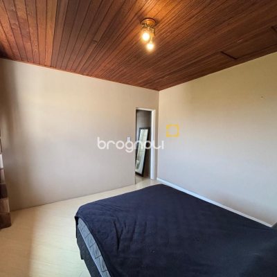 Casa com 107m², 3 quartos (sendo 1 suíte), 1 garagem, no bairro Centro em Florianópolis
