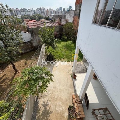 Casa com 107m², 3 quartos (sendo 1 suíte), 1 garagem, no bairro Centro em Florianópolis