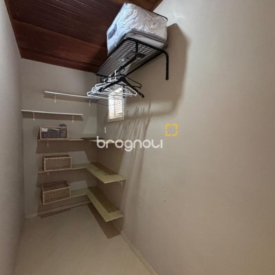 Casa com 107m², 3 quartos (sendo 1 suíte), 1 garagem, no bairro Centro em Florianópolis