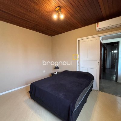 Casa com 107m², 3 quartos (sendo 1 suíte), 1 garagem, no bairro Centro em Florianópolis