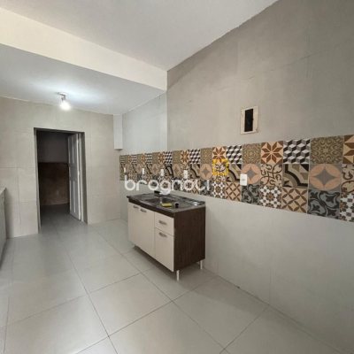 Casa com 107m², 3 quartos (sendo 1 suíte), 1 garagem, no bairro Centro em Florianópolis