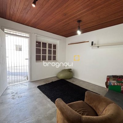 Casa com 107m², 3 quartos (sendo 1 suíte), 1 garagem, no bairro Centro em Florianópolis