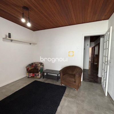 Casa com 107m², 3 quartos (sendo 1 suíte), 1 garagem, no bairro Centro em Florianópolis