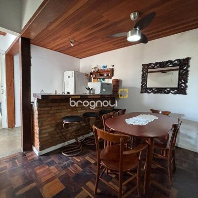 Casa com 107m², 3 quartos (sendo 1 suíte), 1 garagem, no bairro Centro em Florianópolis