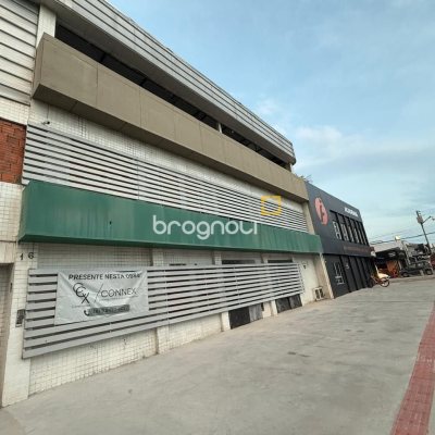 Prédio com 1250m², 10 garagens, no bairro Kobrasol em São José