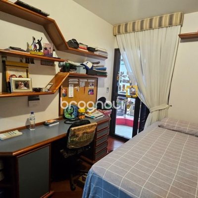 Apartamento com 246m², 4 quartos (sendo 2 suítes), 2 garagens, no bairro Centro em Florianópolis