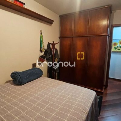 Apartamento com 246m², 4 quartos (sendo 2 suítes), 2 garagens, no bairro Centro em Florianópolis
