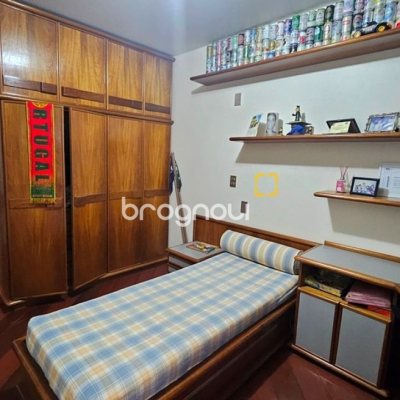 Apartamento com 246m², 4 quartos (sendo 2 suítes), 2 garagens, no bairro Centro em Florianópolis