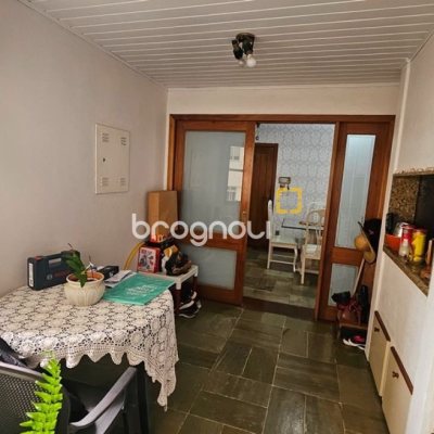 Apartamento com 246m², 4 quartos (sendo 2 suítes), 2 garagens, no bairro Centro em Florianópolis