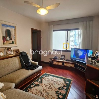 Apartamento com 246m², 4 quartos (sendo 2 suítes), 2 garagens, no bairro Centro em Florianópolis