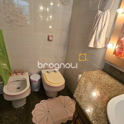 Apartamento com 246m², 4 quartos (sendo 2 suítes), 2 garagens, no bairro Centro em Florianópolis