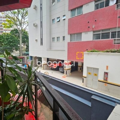 Apartamento com 246m², 4 quartos (sendo 2 suítes), 2 garagens, no bairro Centro em Florianópolis