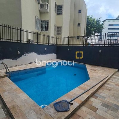 Apartamento com 246m², 4 quartos (sendo 2 suítes), 2 garagens, no bairro Centro em Florianópolis