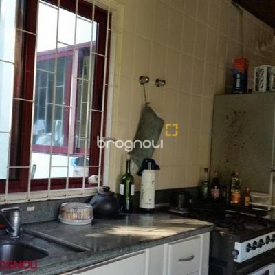 Casa com 250m², 3 quartos (sendo 1 suíte), 2 garagens, no bairro Sambaqui em Florianópolis