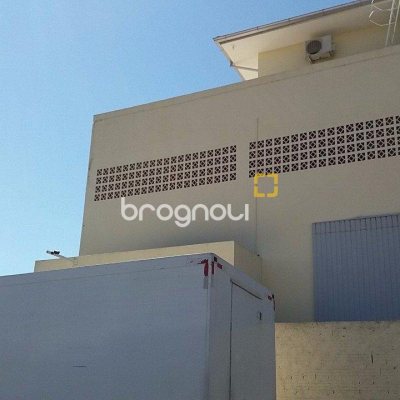 Galpão com 1270m², 6 garagens, no bairro Serraria em São José