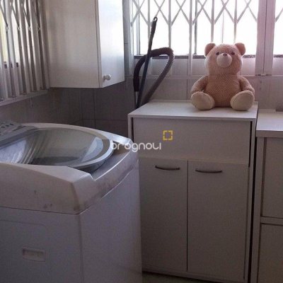 Galpão com 1270m², 6 garagens, no bairro Serraria em São José