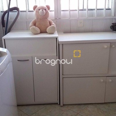 Galpão com 1270m², 6 garagens, no bairro Serraria em São José